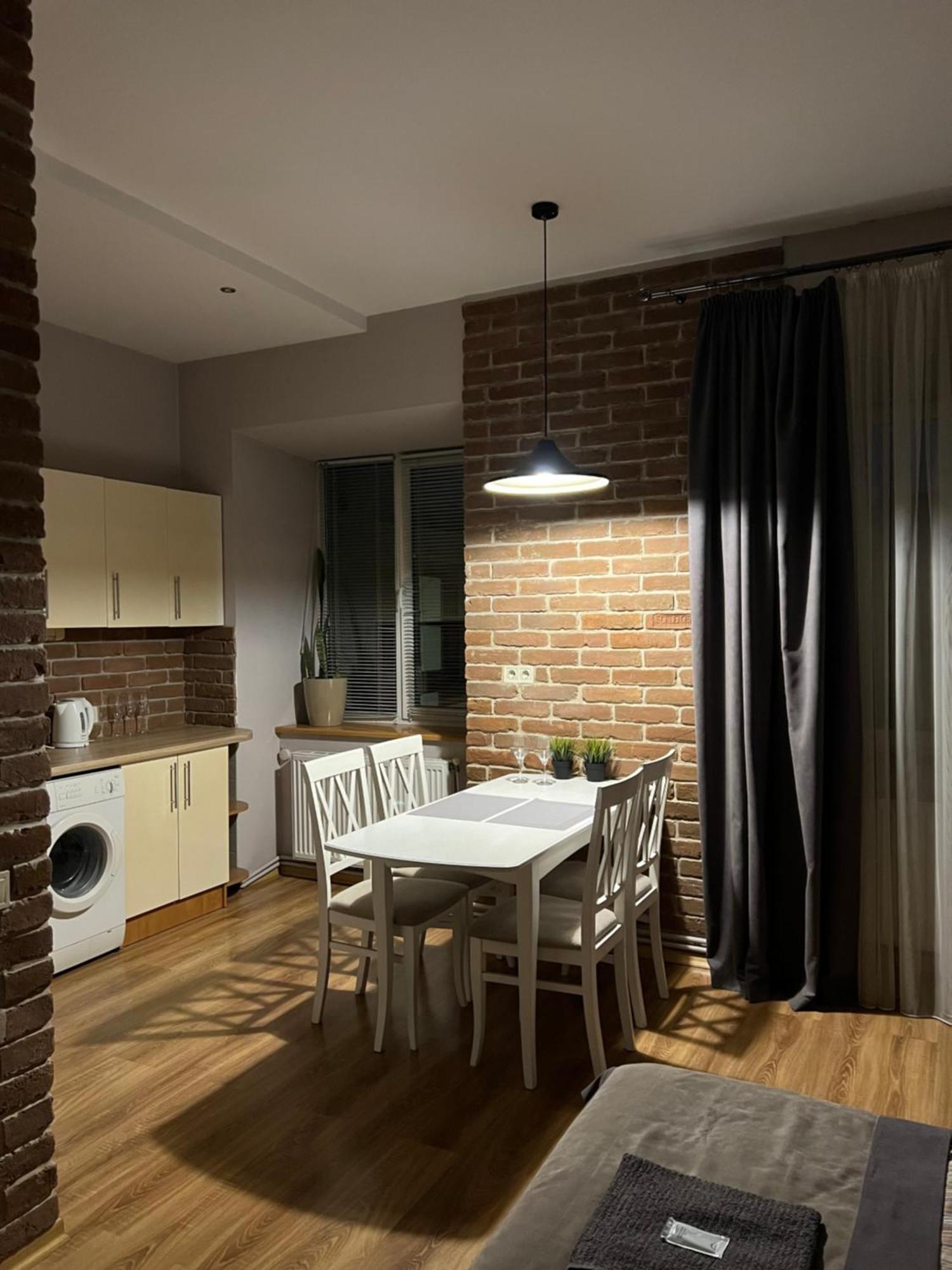 Vip Apartments ! Lviv Buitenkant foto