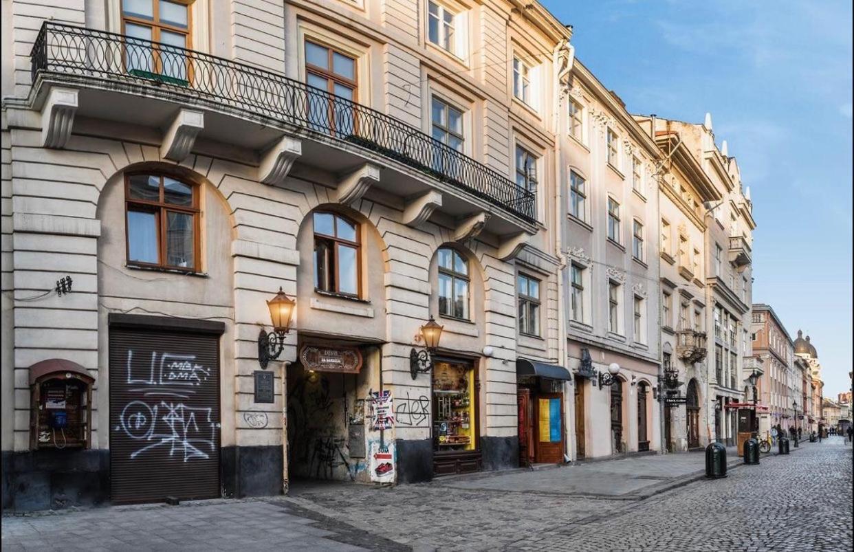 Vip Apartments ! Lviv Buitenkant foto