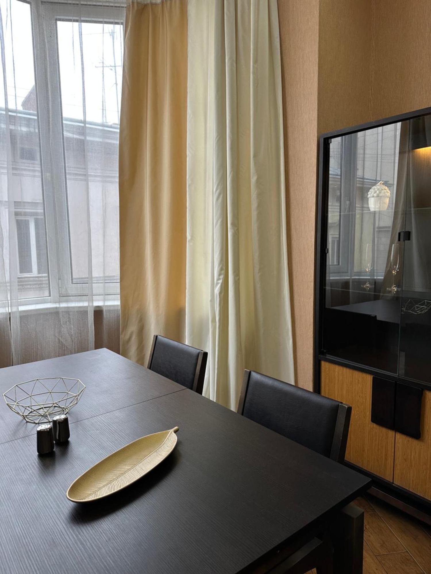 Vip Apartments ! Lviv Buitenkant foto