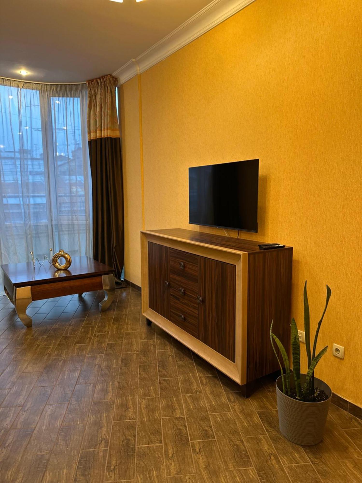 Vip Apartments ! Lviv Buitenkant foto