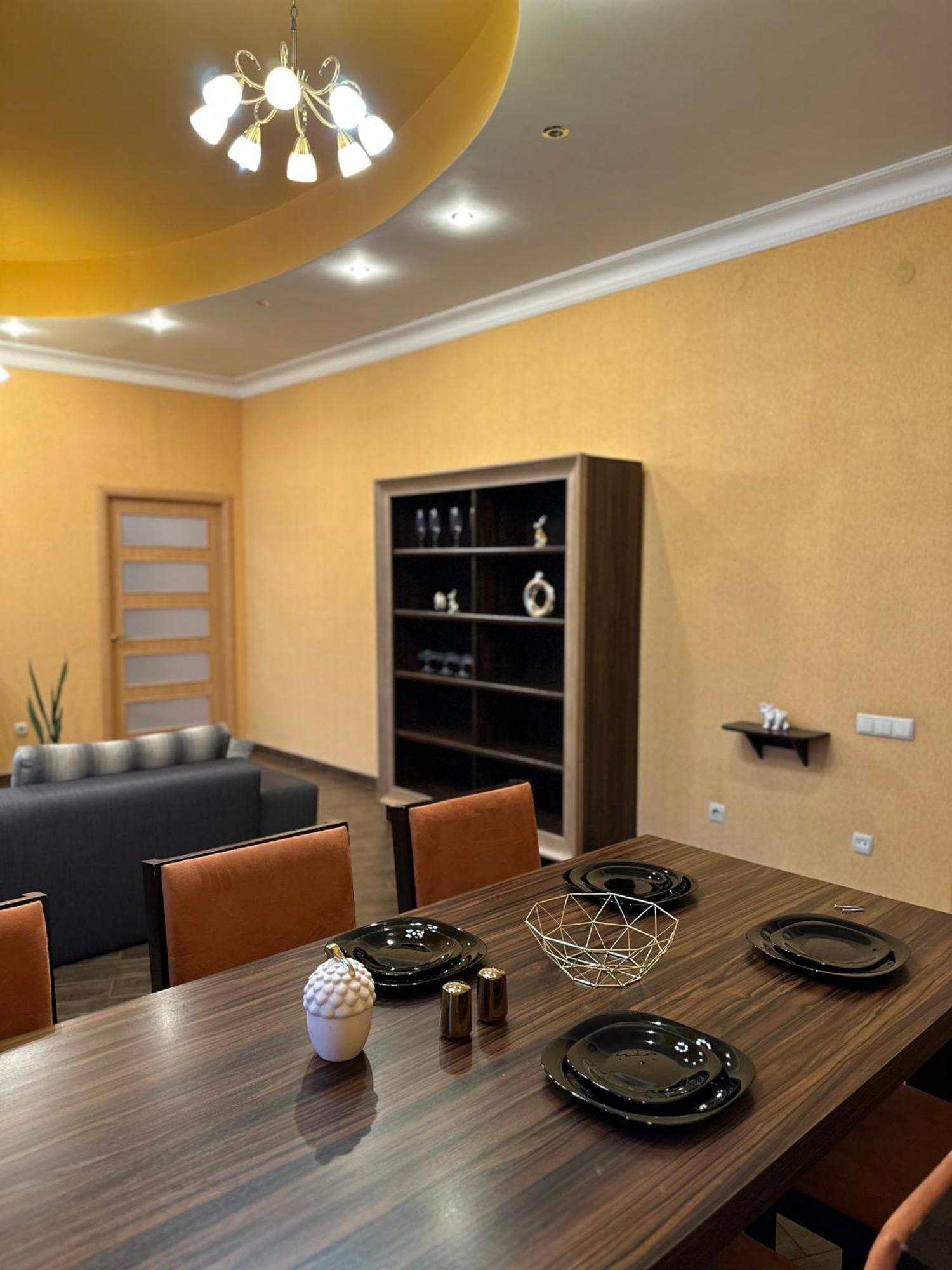 Vip Apartments ! Lviv Buitenkant foto